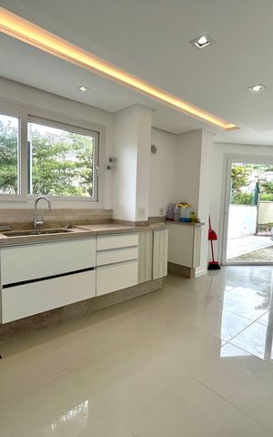 Casa de condomínio para alugar com 195m², 4 quartos e 2 vagasCozinha
