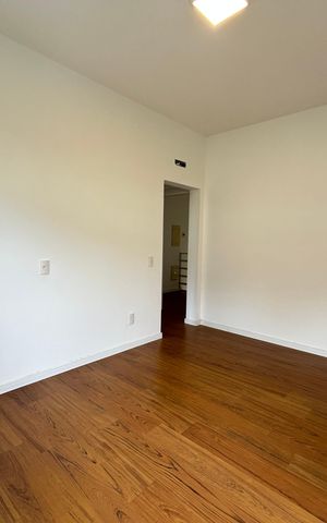 Casa de condomínio para alugar com 195m², 4 quartos e 2 vagasSuíte 2