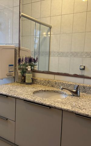 Casa de condomínio à venda com 290m², 3 quartos e 2 vagasBanheiro