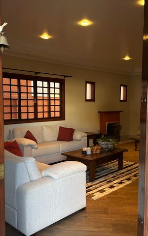Casa de condomínio à venda com 290m², 3 quartos e 2 vagasEntrada