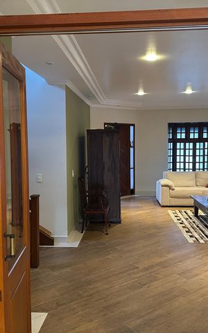 Casa de condomínio à venda com 290m², 3 quartos e 2 vagasSala
