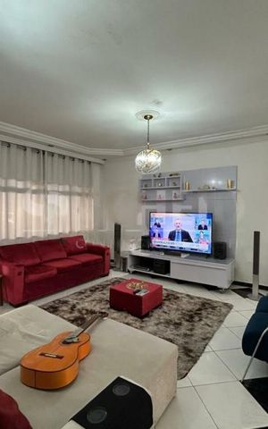 Casa à venda com 180m², 3 quartos e 8 vagas