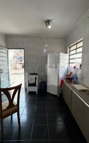 Casa à venda com 180m², 3 quartos e 8 vagas