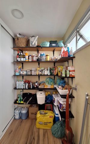Apartamento à venda com 186m², 3 quartos e 2 vagas Apartamento à venda com 186m², 3 quartos e 2 vagasQuarto de Serviço