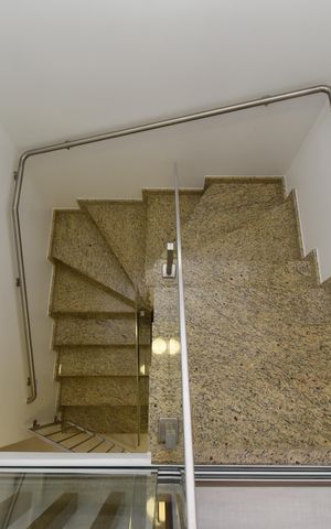 Casa à venda com 211m², 3 quartos e 3 vagasEscadas