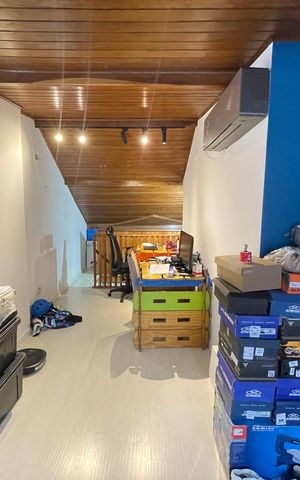 Casa à venda com 110m², 2 quartos e 2 vagas Casa à venda com 110m², 2 quartos e 2 vagasSótão