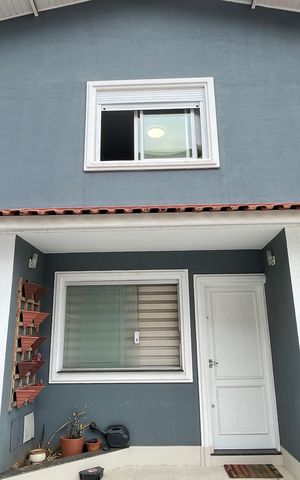 Casa à venda com 110m², 2 quartos e 2 vagas Casa à venda com 110m², 2 quartos e 2 vagasFachada