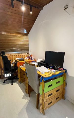 Casa à venda com 110m², 2 quartos e 2 vagas Casa à venda com 110m², 2 quartos e 2 vagasSótão