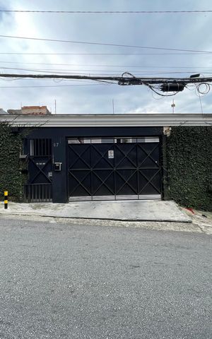 Casa à venda com 110m², 2 quartos e 2 vagas Casa à venda com 110m², 2 quartos e 2 vagasFachada e portaria