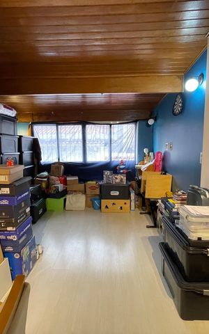 Casa à venda com 110m², 2 quartos e 2 vagas Casa à venda com 110m², 2 quartos e 2 vagasSótão