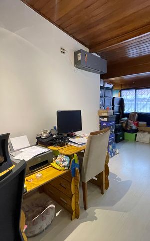 Casa à venda com 110m², 2 quartos e 2 vagas Casa à venda com 110m², 2 quartos e 2 vagasSótão