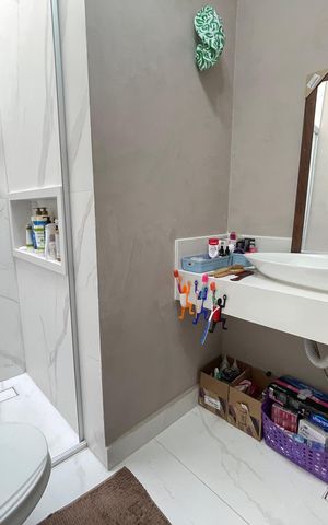 Casa à venda com 110m², 2 quartos e 2 vagas Casa à venda com 110m², 2 quartos e 2 vagasBanheiro 1