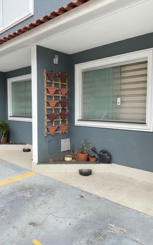 Casa à venda com 110m², 2 quartos e 2 vagas Casa à venda com 110m², 2 quartos e 2 vagasFachada