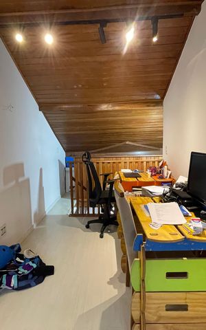 Casa à venda com 110m², 2 quartos e 2 vagas Casa à venda com 110m², 2 quartos e 2 vagasSótão