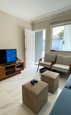 Casa à venda com 110m², 2 quartos e 2 vagas Casa à venda com 110m², 2 quartos e 2 vagasSala