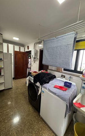 Apartamento à venda com 242m², 4 quartos e 3 vagas Apartamento à venda com 242m², 4 quartos e 3 vagasÁrea de serviço
