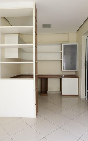 Casa de condomínio à venda com 245m², 4 quartos e 3 vagasEscritório