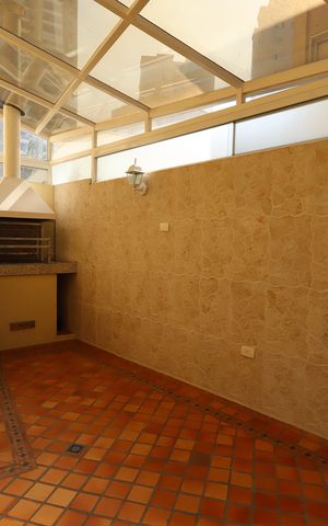 Casa de condomínio à venda com 245m², 4 quartos e 3 vagasChurrasqueira