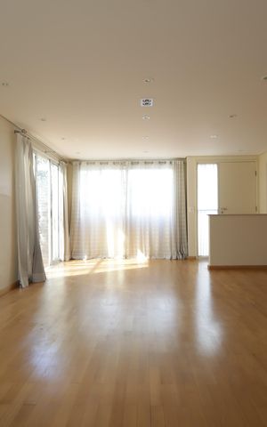 Casa de condomínio à venda com 245m², 4 quartos e 3 vagasSala