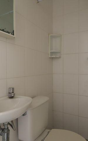 Casa de condomínio à venda com 245m², 4 quartos e 3 vagasBanheiro de serviço