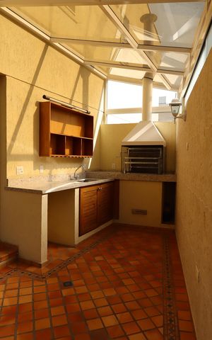 Casa de condomínio à venda com 245m², 4 quartos e 3 vagasChurrasqueira