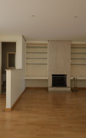 Casa de condomínio à venda com 245m², 4 quartos e 3 vagasSala