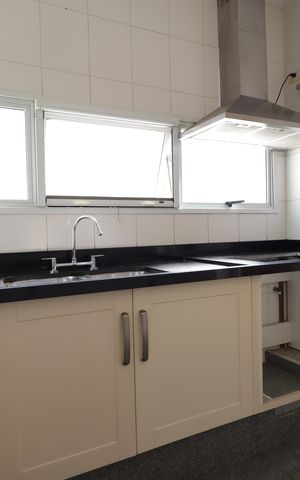Casa de condomínio à venda com 245m², 4 quartos e 3 vagasCozinha