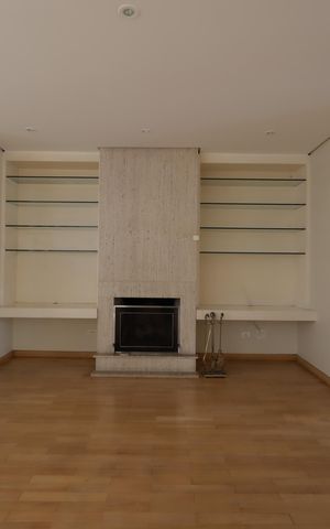 Casa de condomínio à venda com 245m², 4 quartos e 3 vagasSala