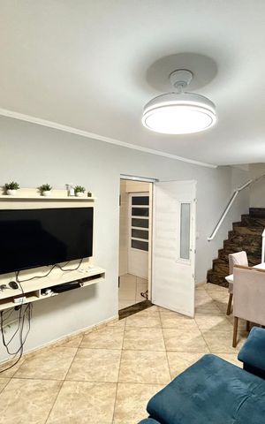 Casa à venda com 200m², 3 quartos e 2 vagas Casa à venda com 200m², 3 quartos e 2 vagasSala