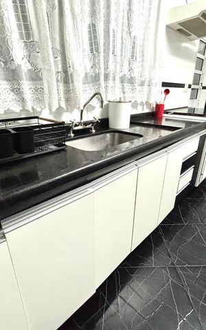 Casa à venda com 200m², 3 quartos e 2 vagas Casa à venda com 200m², 3 quartos e 2 vagasCozinha - Armários