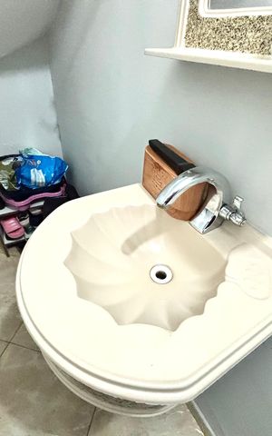 Casa à venda com 200m², 3 quartos e 2 vagas Casa à venda com 200m², 3 quartos e 2 vagasBanheiro