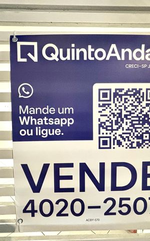 Casa à venda com 200m², 3 quartos e 2 vagas Casa à venda com 200m², 3 quartos e 2 vagasFachada
