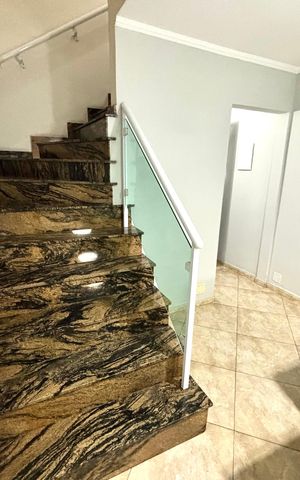 Casa à venda com 200m², 3 quartos e 2 vagas Casa à venda com 200m², 3 quartos e 2 vagasSala de jantar
