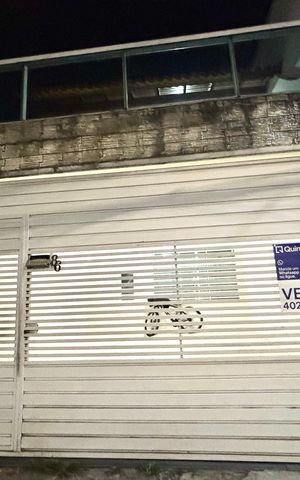 Casa à venda com 200m², 3 quartos e 2 vagas Casa à venda com 200m², 3 quartos e 2 vagasFachada