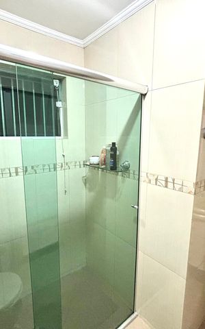 Casa à venda com 200m², 3 quartos e 2 vagas Casa à venda com 200m², 3 quartos e 2 vagasBanheiro 2