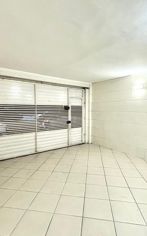 Casa à venda com 200m², 3 quartos e 2 vagas Casa à venda com 200m², 3 quartos e 2 vagasGaragem
