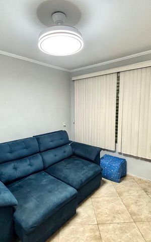 Casa à venda com 200m², 3 quartos e 2 vagas Casa à venda com 200m², 3 quartos e 2 vagasSala
