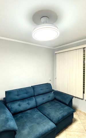 Casa à venda com 200m², 3 quartos e 2 vagas Casa à venda com 200m², 3 quartos e 2 vagasSala