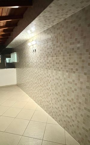 Casa à venda com 200m², 3 quartos e 2 vagas Casa à venda com 200m², 3 quartos e 2 vagasvaranda