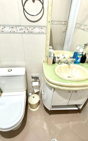 Casa à venda com 200m², 3 quartos e 2 vagas Casa à venda com 200m², 3 quartos e 2 vagasBanheiro 1