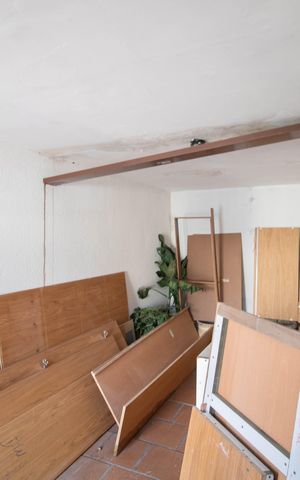 Casa à venda com 240m², 6 quartos e 2 vagas Casa à venda com 240m², 6 quartos e 2 vagasVAGA DE GARAGEM 2