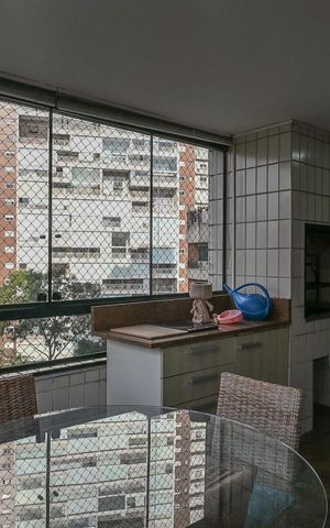 Apartamento à venda com 229m², 4 quartos e 4 vagasVaranda
