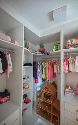 Apartamento à venda com 229m², 4 quartos e 4 vagasArmário da Suíte  2