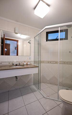 Apartamento à venda com 229m², 4 quartos e 4 vagasBanheiro Suíte 2