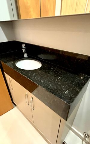 Casa à venda com 231m², 4 quartos e 3 vagas Casa à venda com 231m², 4 quartos e 3 vagasBanheiro 2