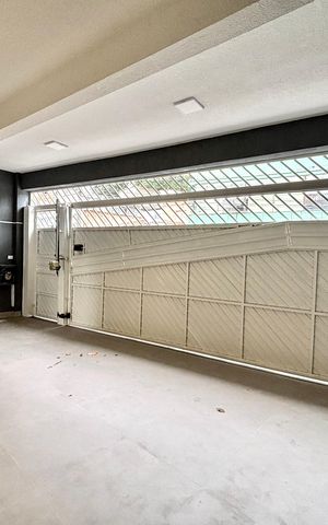 Casa à venda com 231m², 4 quartos e 3 vagas Casa à venda com 231m², 4 quartos e 3 vagasGaragem