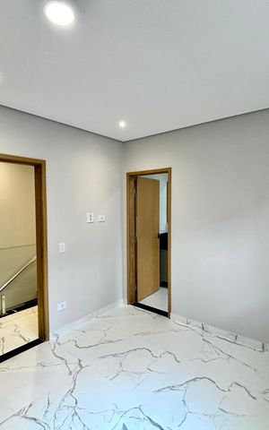 Casa à venda com 231m², 4 quartos e 3 vagas Casa à venda com 231m², 4 quartos e 3 vagasQuarto 2