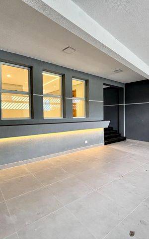 Casa à venda com 231m², 4 quartos e 3 vagas Casa à venda com 231m², 4 quartos e 3 vagasGaragem