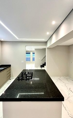 Casa à venda com 231m², 4 quartos e 3 vagas Casa à venda com 231m², 4 quartos e 3 vagasCozinha