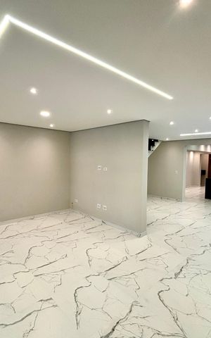 Casa à venda com 231m², 4 quartos e 3 vagas Casa à venda com 231m², 4 quartos e 3 vagasSala